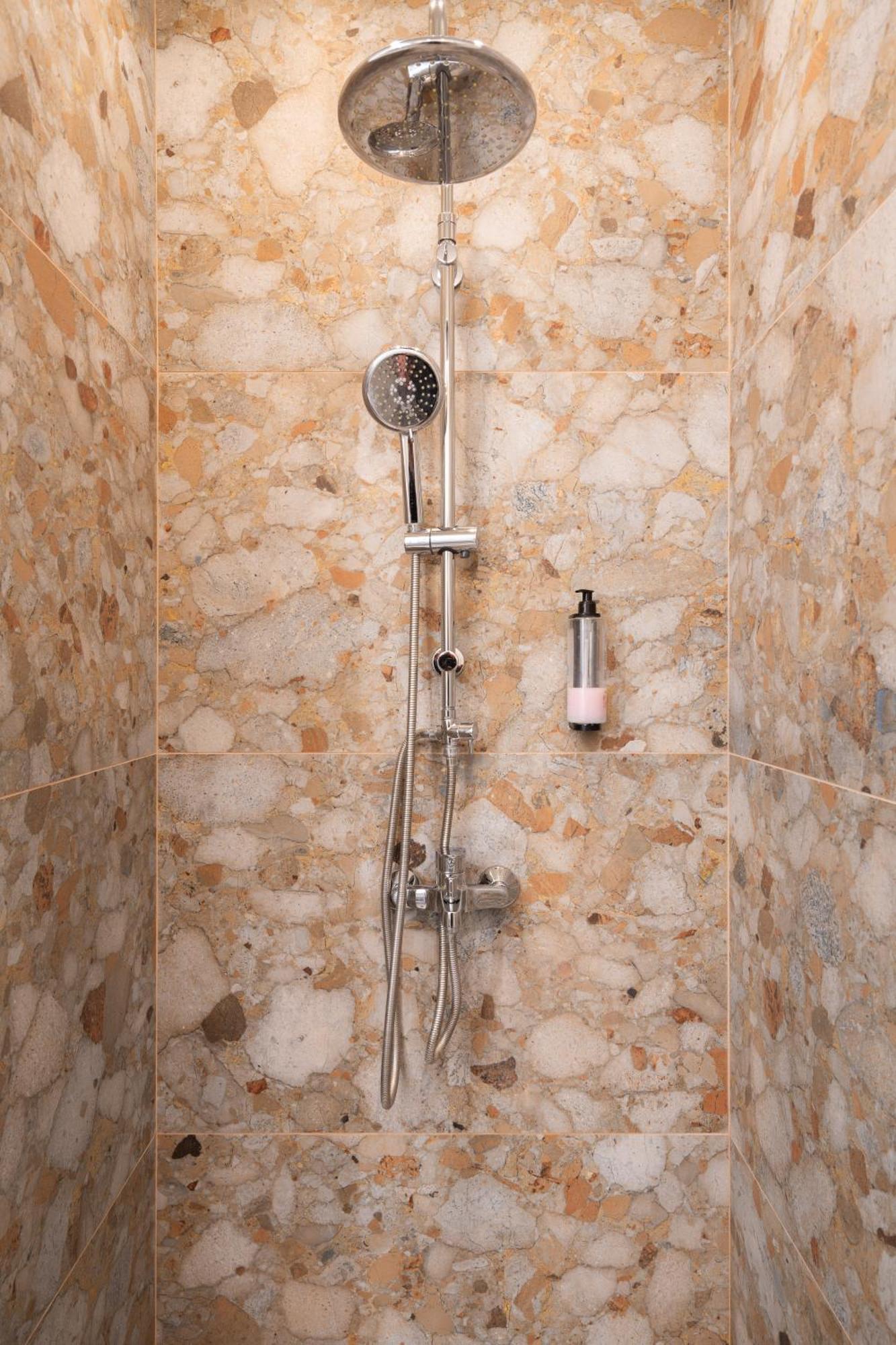 A Place 4U No6 - City Escape With Balcony Lounge & Open Living Space Atene Esterno foto